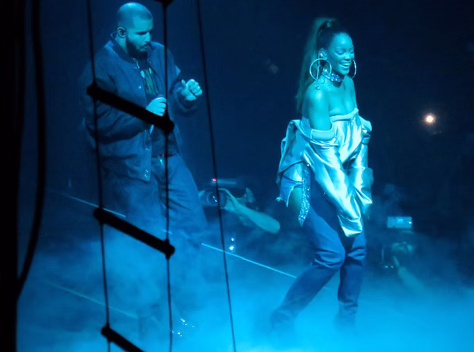 LIFE AND STYLE MAG Claims . . . That Drake And Rihanna Are Getting Married In BARBADOS . . . They Go